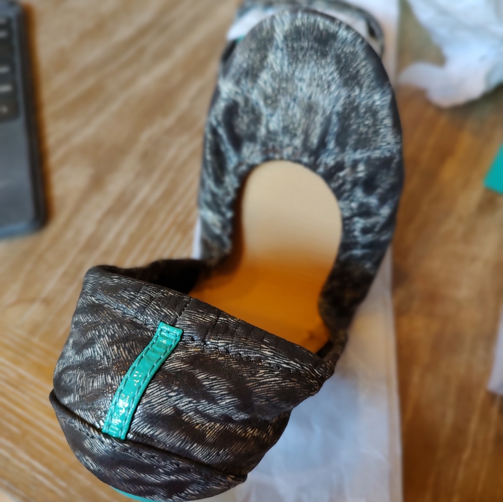 Tieks size 8 Black Leopard